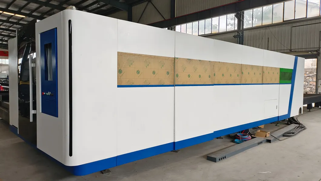 Machine à découper au laser les métaux de fabrication métallique avec couverture protectrice fermée et vitesse de coupe 0-40m/min 0