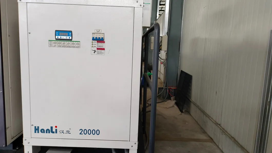 Machine à découper au laser les métaux de fabrication métallique avec couverture protectrice fermée et vitesse de coupe 0-40m/min 1