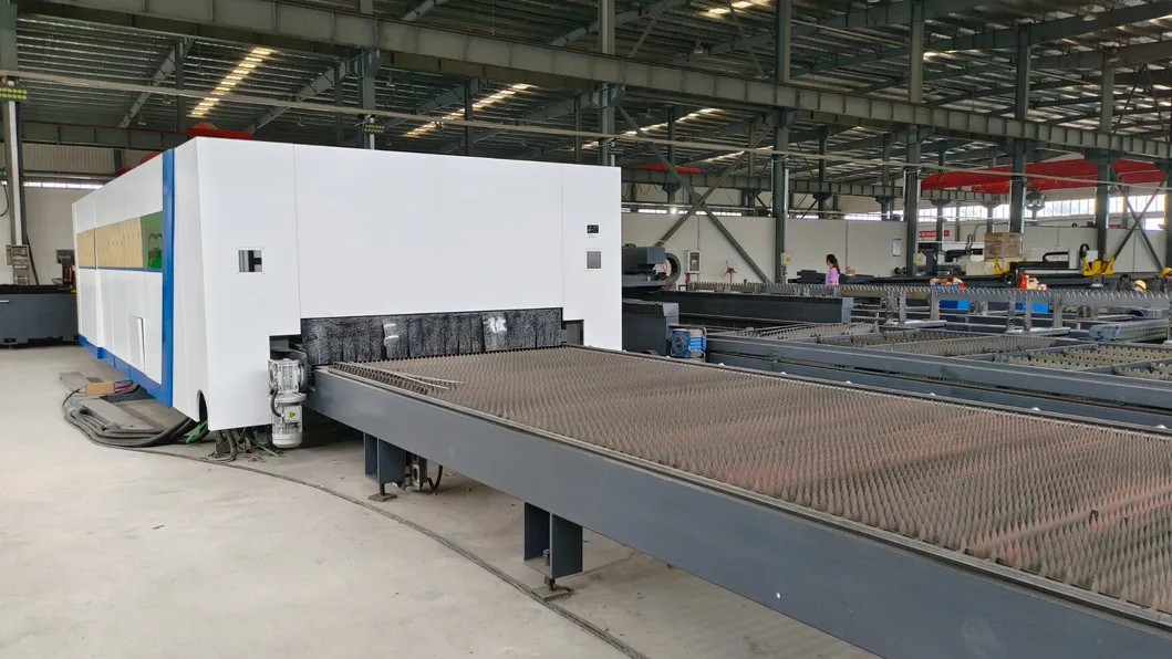 Machine à découper au laser les métaux de fabrication métallique avec couverture protectrice fermée et vitesse de coupe 0-40m/min 3