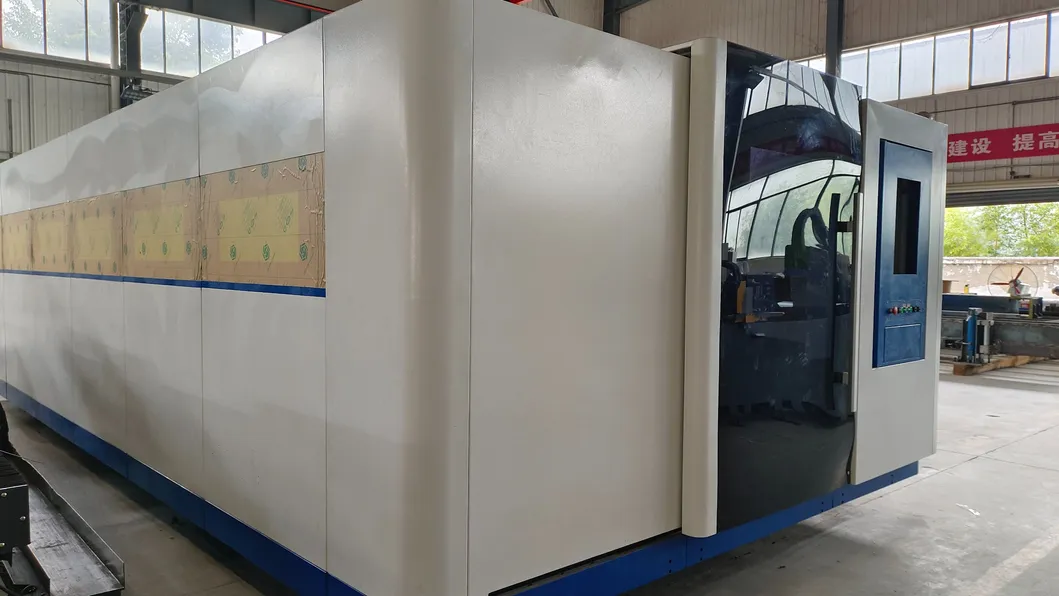 Machine à découper au laser les métaux de fabrication métallique avec couverture protectrice fermée et vitesse de coupe 0-40m/min 4